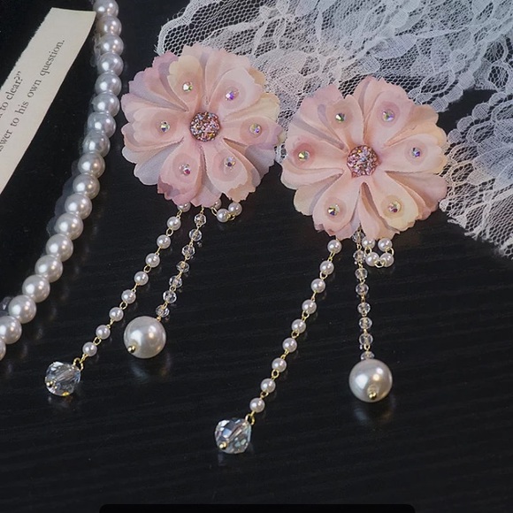 ⭐️ Big Pink Fabric Drop Long Crystals Earrings - Picture 3 of 5